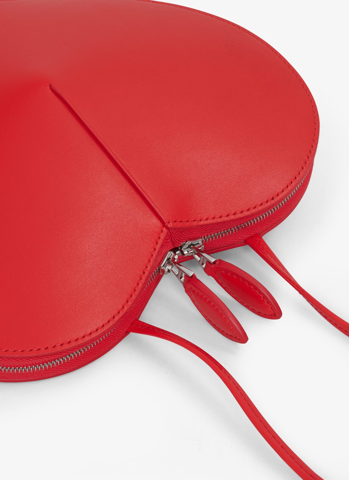 LE CŒUR BAG IN CALFSKIN ALAÏA RED LE CŒUR BAG IN CALFSKIN